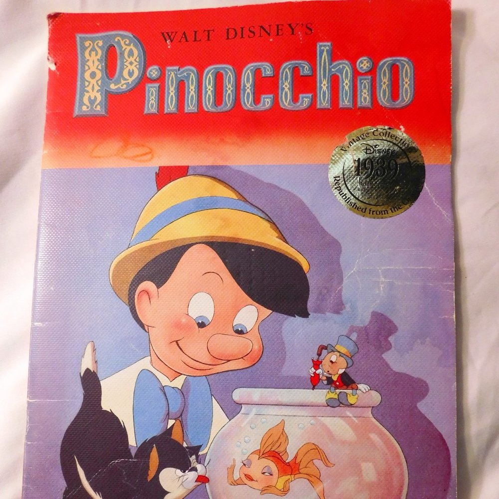 WALT DISNEY'S PINOCCHIO BOOK LINEN LIKE 2006 COLLECTIBLE